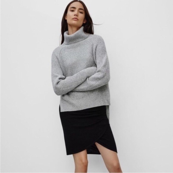 Wilfred Free Lin Grey Sweater High Low Hem 100% Merino Wool
Turtleneck Size S - Picture 1 of 15